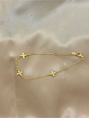 Delicate Gold Tone flower Chain Bracelet - Elegant Women's Jewelry